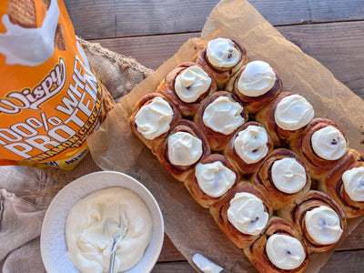 Snaskede proteinrige kanelsnegle med creamcheese frosting