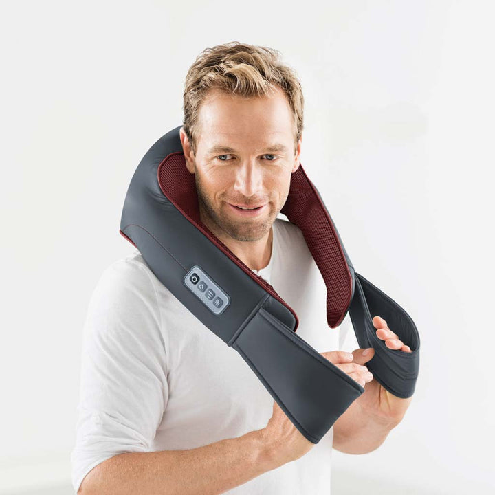 Beurer MG 151 shiatsu massageapparat brugt på nakke og skuldre
